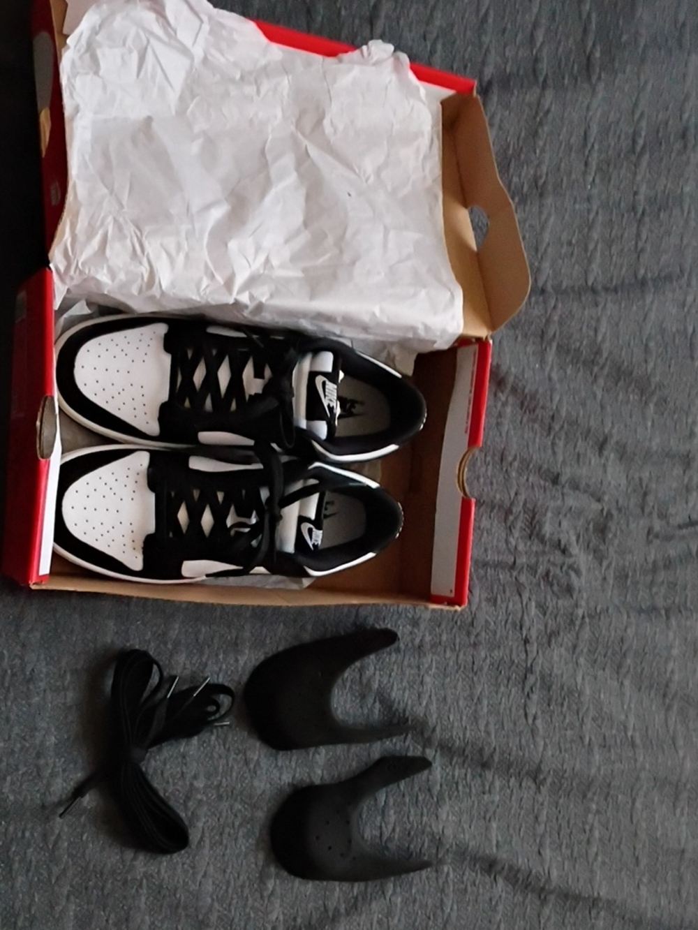 Nike Black and White Low-Top Sneakers With Laces without the crease protector